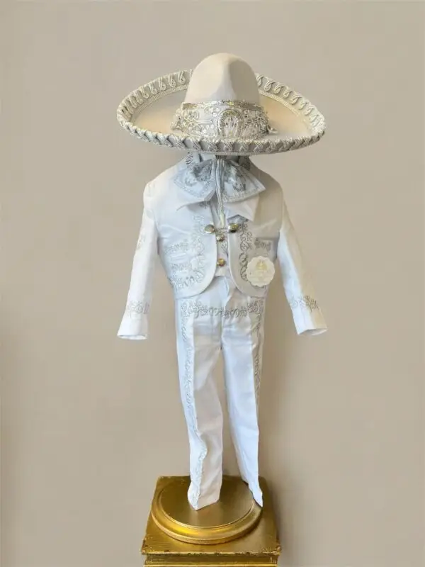 033c5e81-fbec-4f44-b0c3-5392fb9e23d0 TRAJE CHARRO TRADICIONAL